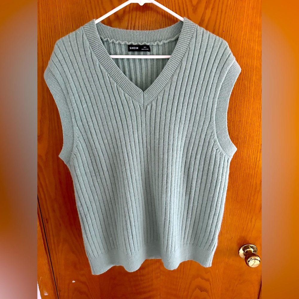 Shein men's green sweater vest. Sz L.
